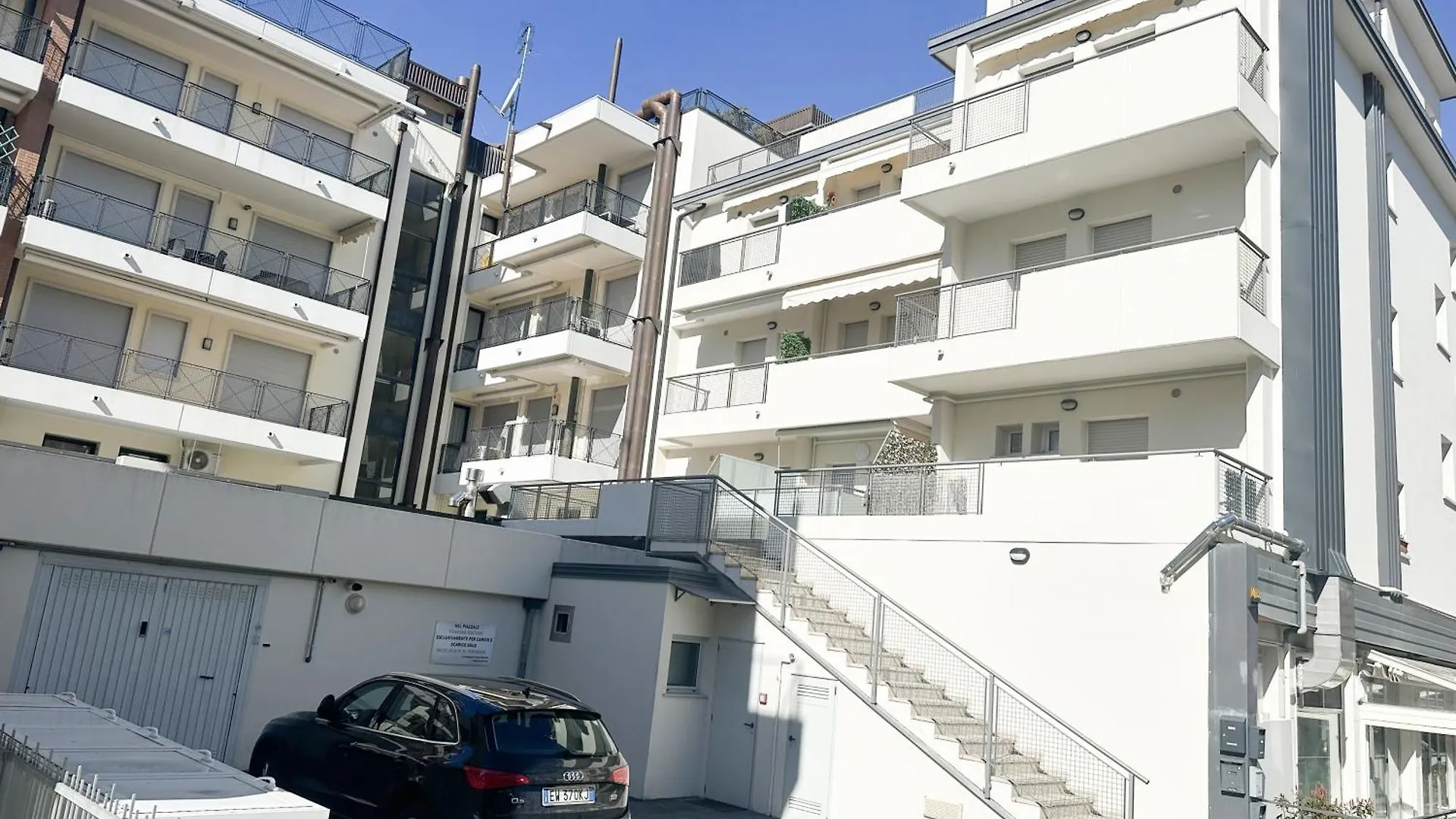 Airone Mare-Santa Barbara-Garage,60M Dal Mare contacts
